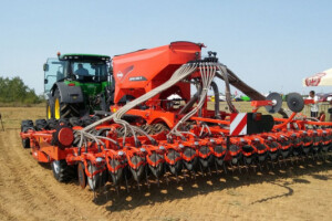 KUHN sijačica i John Deere vrhunski i u najtežim uvjetima