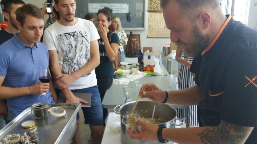 Uzgoj insekata je duplo profitabilniji od uzgoja goveda, svinja i peradi?