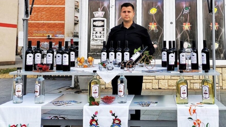 Miroslav Crnobrnja proizvodi traženu rakiju od kupina - proširio je i zasad