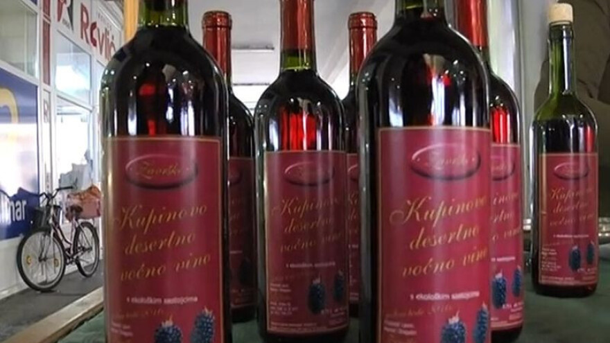 Marica peče pijane kekse i kuha kupinovo vino