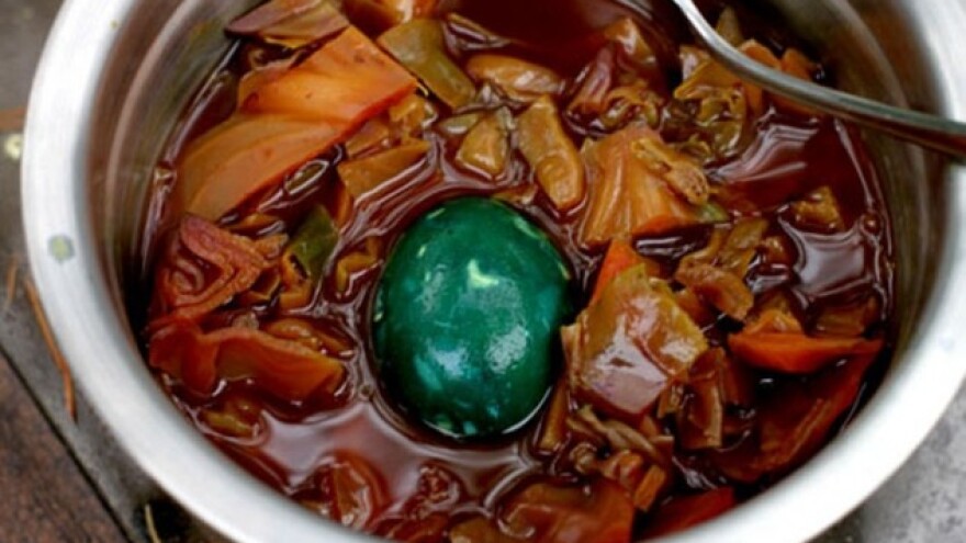 Ofarbajte uskršnja jaja maštom i bojama iz bašte!