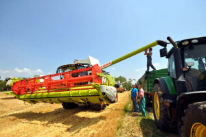 Kutjevo d.d. početak žetve upriličilo nabavkom dvaju novih Claas Lexion kombajna!