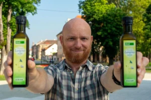 Profesor kemije Hrvoje Mikuldaš proizvodi nerafinirano, ekološko laneno ulje