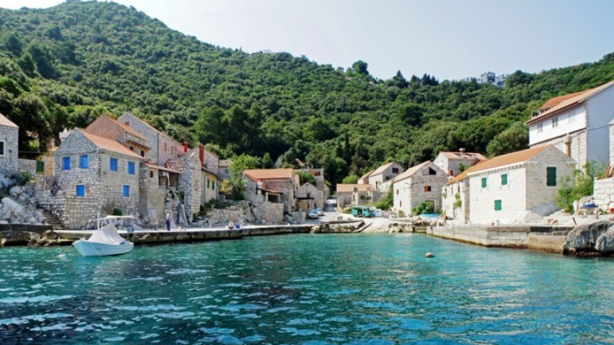 Poljoprivrednike na Lastovu čeka zemlja!