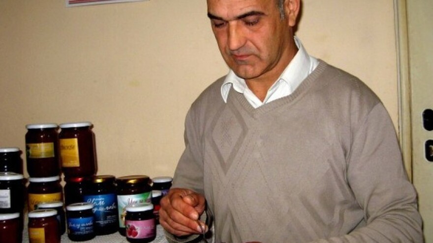 Kuva džemove i poštom ih šalje širom Srbije