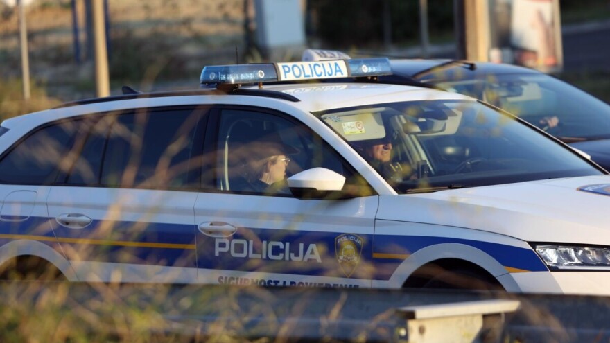 Lažno obećao posao 61-godišnjaku pa ga držao u štali: Osumnjičen za trgovanje ljudima