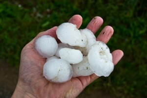 Grad veličine oraha padao u Busnovima, poplave u Gračanici i Maglaju