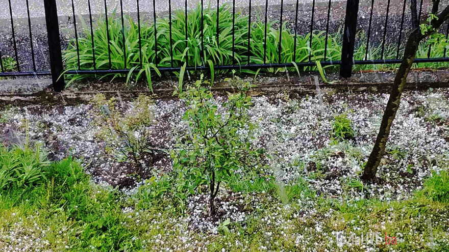 Nevrijeme praćeno gradom pogodilo Tuzlu