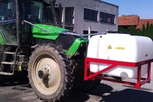 Nošena prskalica sa dodatnim prednjim rezervoarom