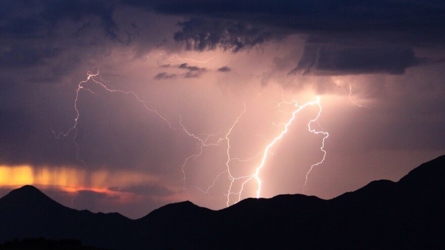 Žuti alarm! Grmljavinsko nevrijeme, pljuskovi, jak vjetar - a onda do 35°C