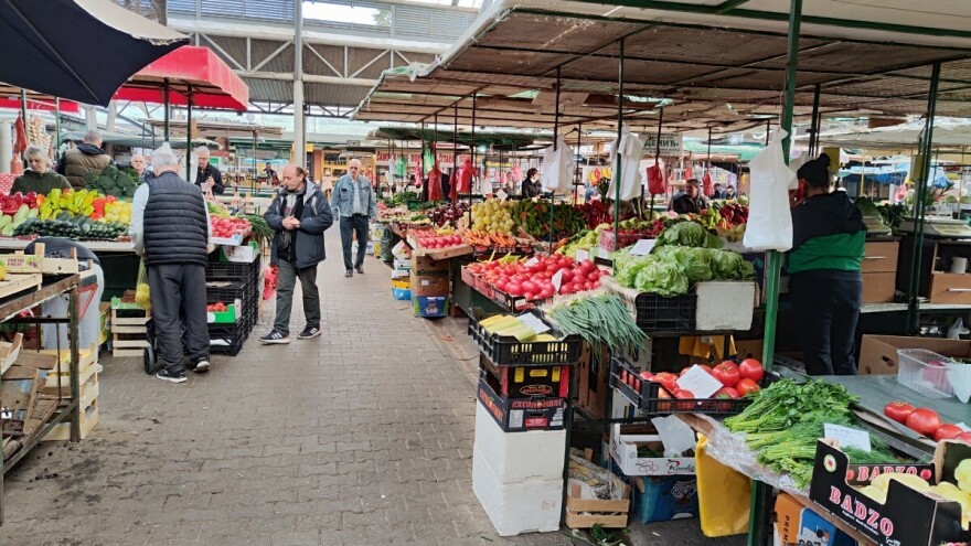 Fiskalne kase na pijacama nisu obavezne do kraja 2025.