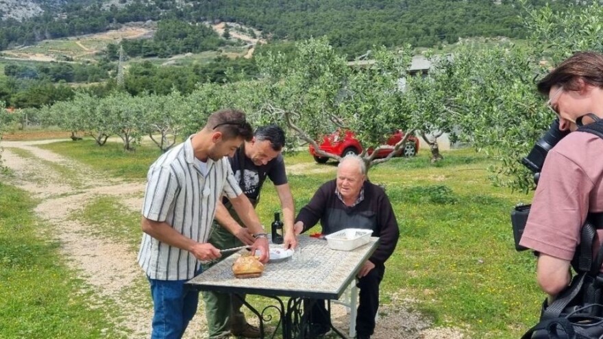 Potraga za nagrađivanim uljem koje je Slavonac u Bolu posvetio pokojnoj supruzi