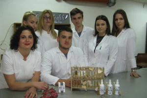 Učenici medicinske škole pokrenuli biznis zahvaljujući kapsaicinu iz ljutih papričica