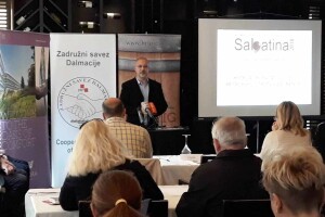 Agroklub prvi doznaje: Organizatori Sabatine i Marijana Petir podižu prvi pokazni vinograd s autohtonim sortama na Cresu!