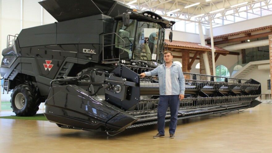 Mladi farmer Lovro Špoljarić s obitelji odrađuje sve poslove, a ponosni su vlasnici i 3 MF stroja!