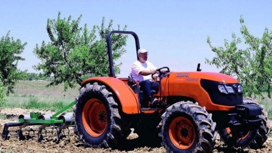 Traktor Kubota M Low Profile