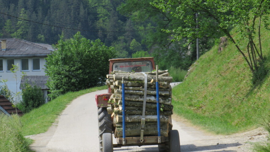 U stravičnoj nesreći kod Zenice poginuo vozač motokultivatora
