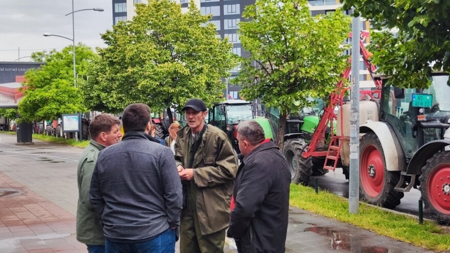 Poljoprivrednici pozvani sutra na razgovor, traže da sastanak uživo prenosi RTS