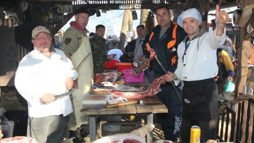 U pecanju na manića - svinja glavni lik?