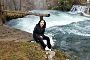 Bivša vojnikinja pušku je zamijenila štihačom, a donacijama hrane pomaže potrebitima
