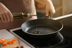 Stručnjaci kažu: Maslinovo ulje ipak pogodno za pečenje i prženje