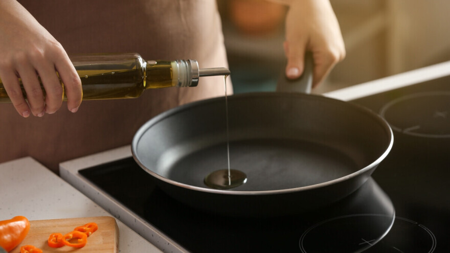 Stručnjaci kažu: Maslinovo ulje ipak pogodno za pečenje i prženje