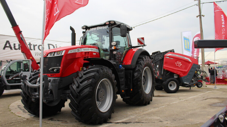 Teži od 10 tona, visok 3,5 metra: Ovaj Massey Ferguson atrakcija je Gudovca, a cijena?