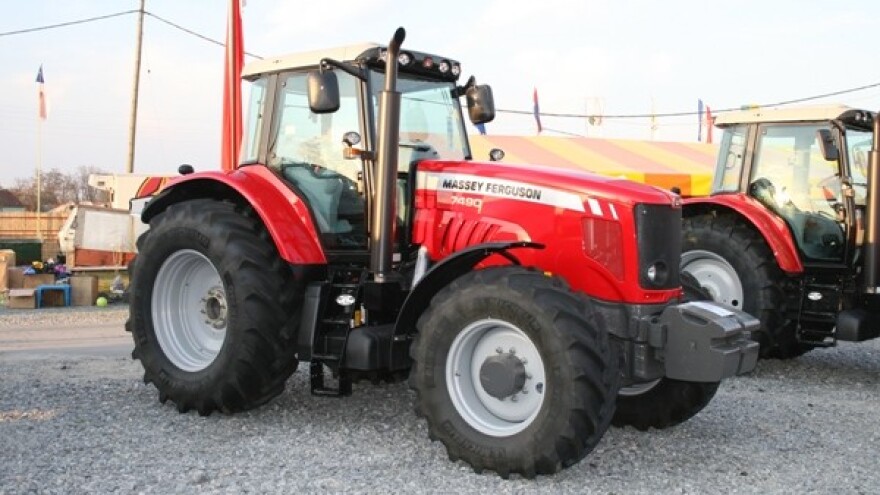 Traktor Massey Ferguson 7400