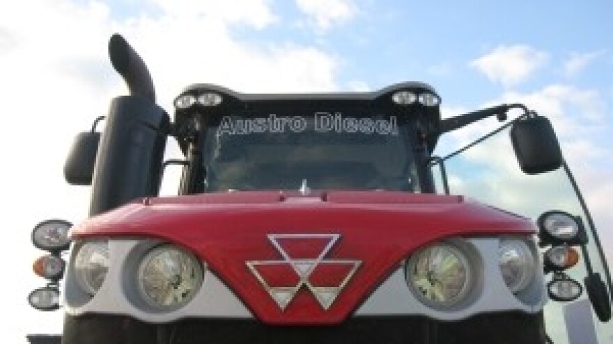 PMT predstavio ergelu Massey Fergusona