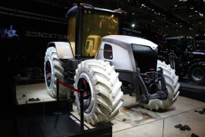 MF Next konceptni traktor inspiriran prvim slijetanjem na Mjesec