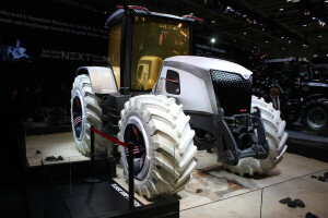MF Next konceptni traktor inspiriran prvim slijetanjem na Mjesec