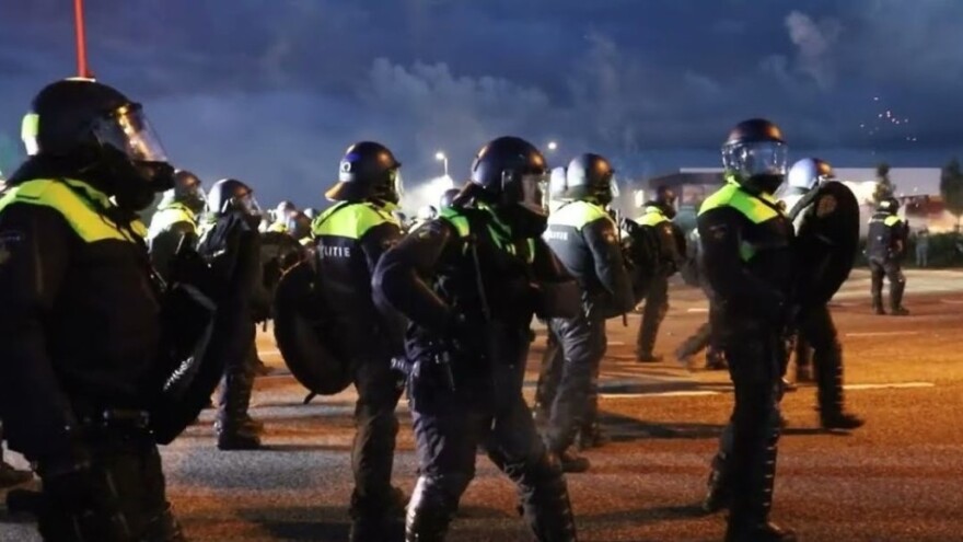 Nizozemski poljoprivrednici se ne smiruju - policija pucala na traktor, naređena istraga