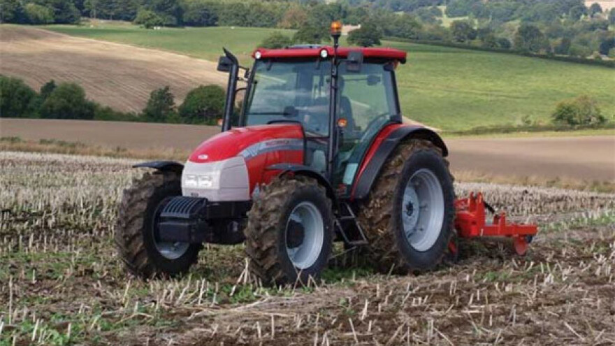 Traktor McCormick T-Max