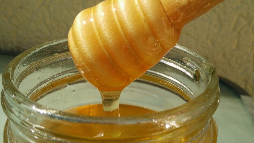 Kako ocijeniti je li med pravi?