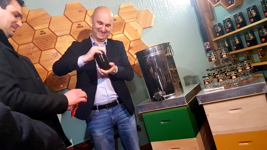 Med hrvatskih pčelinjaka u nacionalnoj staklenci i s jedinstvenim brojem pčelara koji ga je proizveo