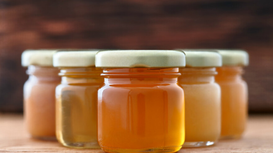 Nagli pad cene meda u Kanadi