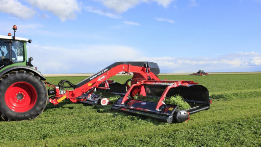 Novi KUHN MERGE MAXX 950 za sakupljanje otkosa!