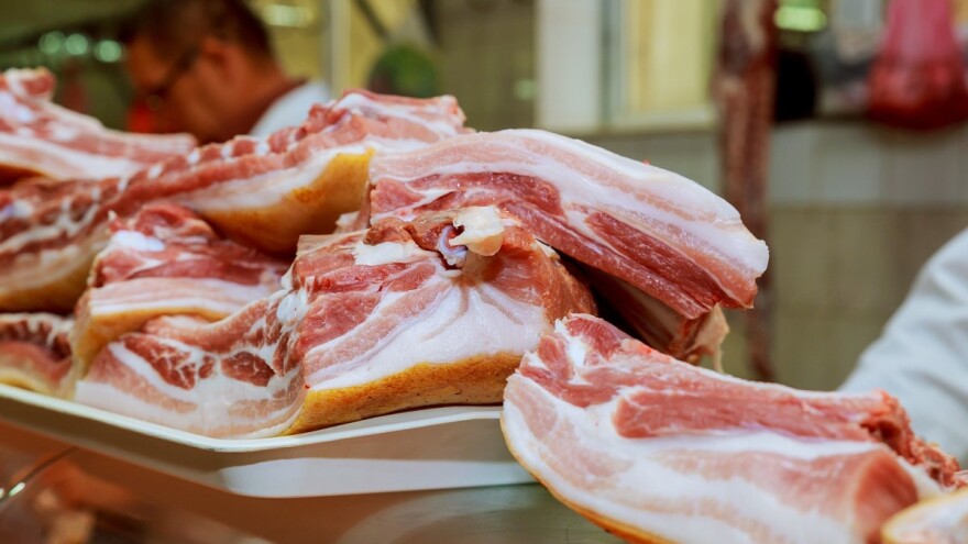 Zbog prekomernog uvoza svinja i svinjskog mesa, potrebna intervencija države?