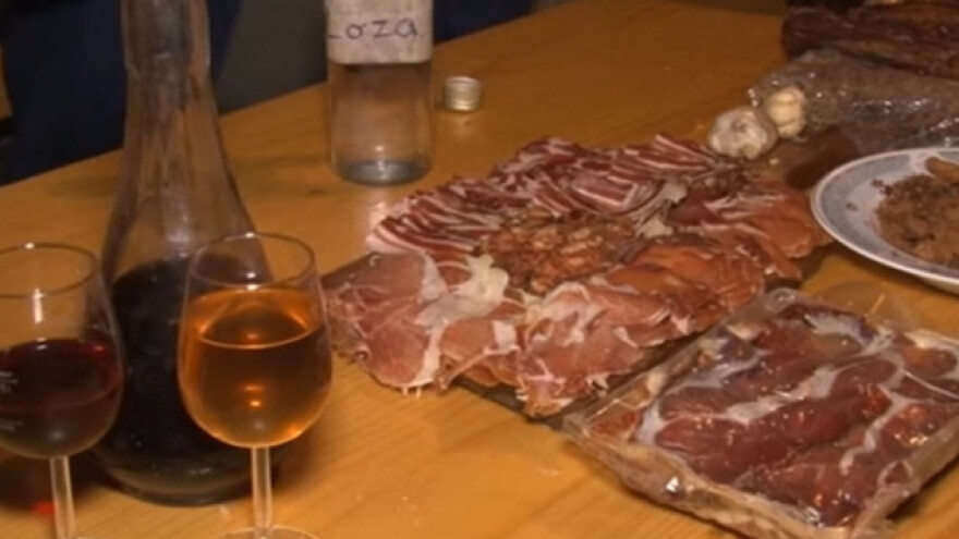 Uz dobru kapljicu i šunku nema zime!