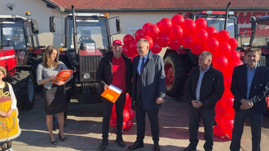 Poljoprivrednici preuzeli ključeve novih traktora Belarus