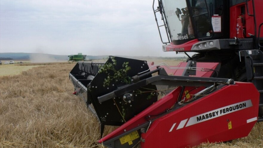 Kombajn MF 7345S uz minimalne troškove fantastično skida usjeve i u najtežim uvjetima!