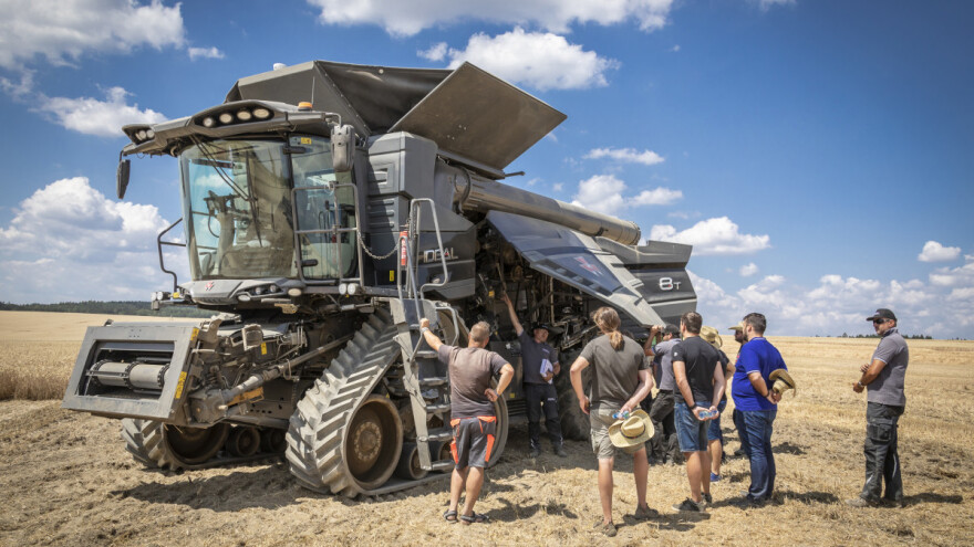 Prve fotografije novog kombajna Massey Ferguson IDEAL