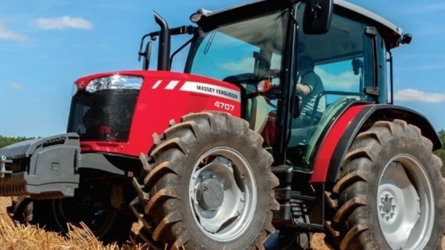 Globalni traktor MF 4700!