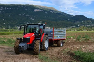 Svestran MF 5709 - od rada na polju do cestovnog transporta