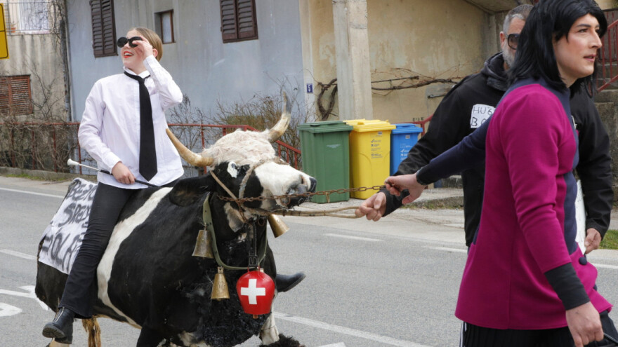 "Ministrica" pohodila mačkare u Trilju uz stihove 'Hercegovko sa Neretve ljepotice moja mala'