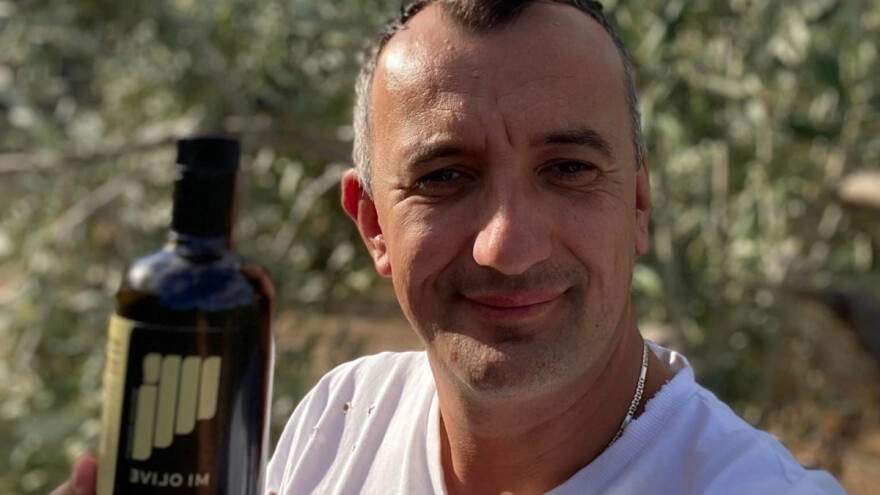 Berbu maslina obilježila je tragedija i tad su Ivan i punac odlučili - ulje će biti zlatno. I je, zlatno je!