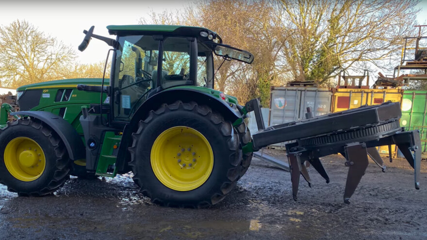 Za razminiranje ukrajinskih polja John Deere donirao 800.000 dolara