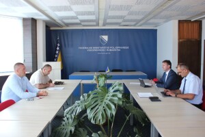 Proizvođači i otkupljivači malina za istim stolom kod ministra