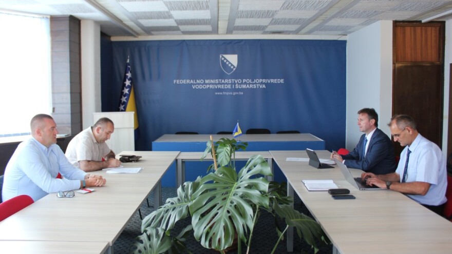 Proizvođači i otkupljivači malina za istim stolom kod ministra