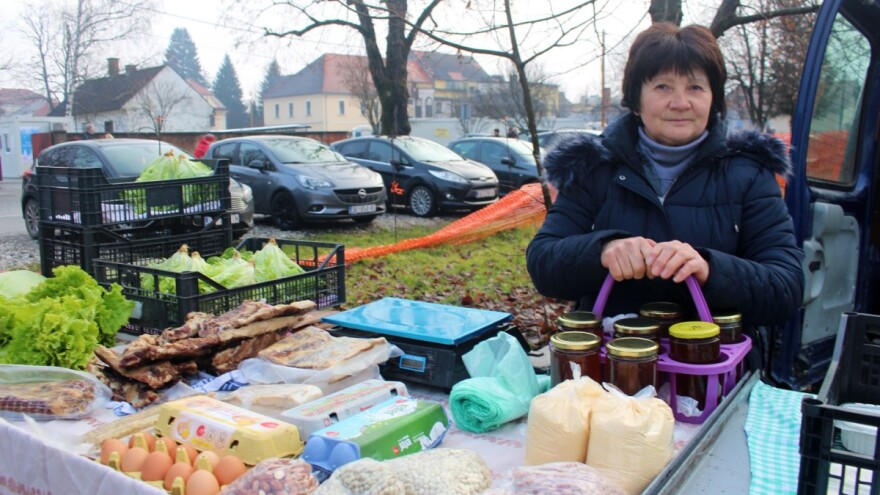 Poruka s glinske tržnice: Zaštićeni su čagalj, vuk, lisica i jastreb, a tko nas štiti?
